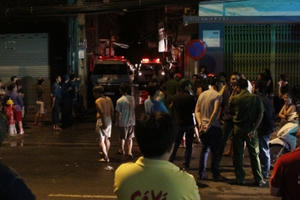 Cháy nhà lúc đêm khuya, 2 vợ chồng, 3 người con tử vong