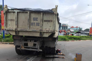 Bình Dương: Xe máy va chạm với xe ben, một người tử vong