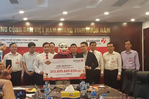 Người nhận giải Vietlott: "Biết trúng 300 tỷ đồng, tim đập nhiều hơn chút"