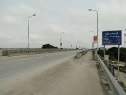 Thái Bình: Xe Container va chạm với xe máy, 2 người tử vong