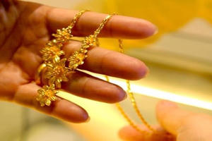 Giá vàng ngày 3/10: Vàng giảm do lo ngại Deutsche Bank chưa lắng dịu