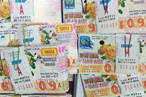 Tây Ninh: Người đàn ông trúng 80 tờ vé số trị giá hơn 19 tỉ đồng