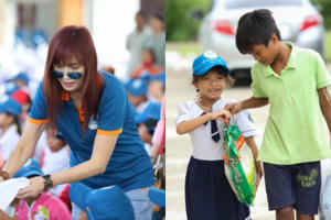 Diễn viên Hiền Mai mang gần 400 triệu đồng ủng hộ miền Trung