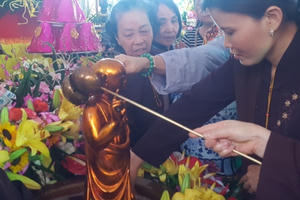Hà Nội: Phật tử chùa Trấn Quốc hoan hỉ kính mừng đại lễ Phật đản