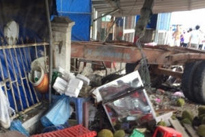 Đồng Nai: Rơ-mooc bung khỏi xe đầu kéo đâm một phụ nữ bất tỉnh