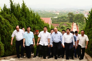 Thủ tướng Nguyễn Xuân Phúc tới thăm "vườn quả Bác Hồ" huyện Lục Ngạn, Bắc Giang