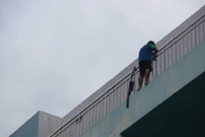 Bán ma túy sau lần nhảy từ tầng 7 xuống đất để thoát thân