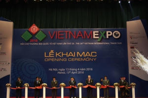 Phó Thủ tướng Vương Đình Huệ tham dự VietnamExpo 2016