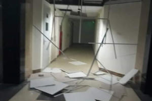 Hà Nội: Nhiều mảng trần ở chung cư Gemek Tower rơi lả tả sau cơn giông