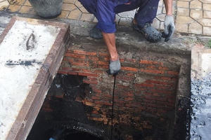 Hiểm nguy nghề móc cống