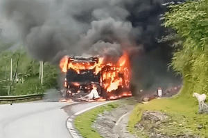 Vì sao xe khách giường nằm liên tục cháy?