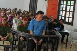 Bị cáo vụ "vấp phải dây rừng khiến súng cướp cò trong lúc đi săn" lãnh 36 tháng tù