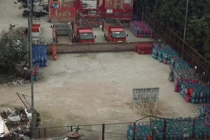 Hà Nội: Sẽ ra sao nếu hàng ngàn bình gas dưới chân cầu Thanh Trì phát nổ?