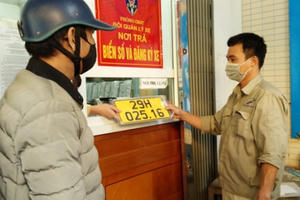 "Đổi màu" biển số xe, chạy nước rút để tránh bị xử phạt