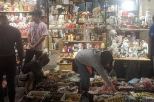 Vui Noel, người Hà Nội 'quên' phòng dịch?