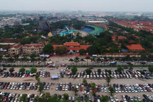 Người Hà Nội đổ ra điểm vui chơi ở ngoại thành