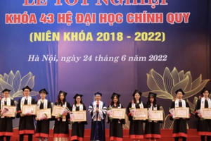 Trường Đại học Luật Hà Nội trao hơn 1.600 bằng cử nhân cho sinh viên hệ Đại học chính quy