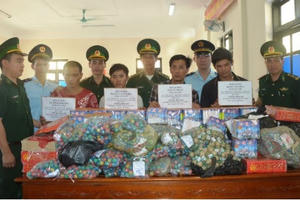 “Căng mình” chống pháo lậu dịp giáp Tết