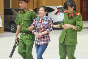 Nghệ An: Vợ bỏ cả gói thuốc chuột vào nồi lòng để đầu độc chồng