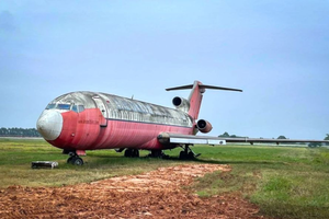 Giao tàu bay bị "bỏ rơi" tại sân bay Nội Bài cho Học viện Hàng không Việt Nam