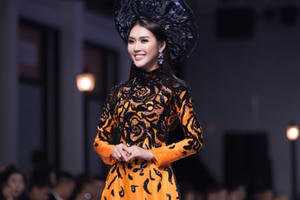 Tường Linh diện áo dài cưới, đốt cháy sàn diễn thời trang với vị trí vedette Tường Linh diện áo dài cưới, đốt cháy sàn diễn thời trang với vị trí vedette