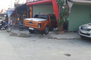 Thanh Hóa: Dùng ô tô húc gãy chân đối phương rồi đâm vào cửa tiệm vàng