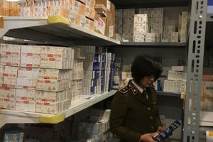 Hà Nội: Thu giữ thuốc tân dược nghi nhập lậu giá trị hơn 1,7 tỷ đồng trong chung cư