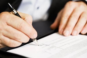 Đứng tên mua hộ điện thoại trả góp cho bạn, trách nhiệm trả nợ thuộc về ai?