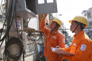 Slide - Điểm tin thị trường: Tiêu thụ điện cao kỷ lục do nắng nóng gay gắt