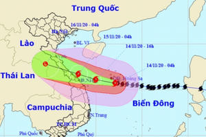 Bão số 13 với sức gió giật cấp 17 tiến gần vào đất liền