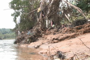 Sạt lở bờ sông Trường, thị trấn Bắc Trà My: Người dân nói có, huyện nói không!?