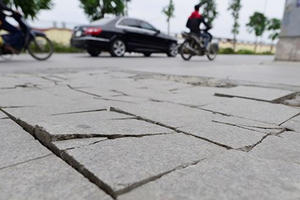 Hà Nội tạm dừng các dự án lát đá vỉa hè