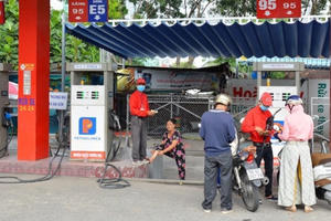 Chấm dứt dùng xăng RON 92 nhưng người dân vẫn "dè dặt" với xăng E5