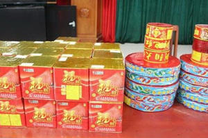 Bắt giữ 2 đối tượng đang trên đường vận chuyển 160kg pháo nổ