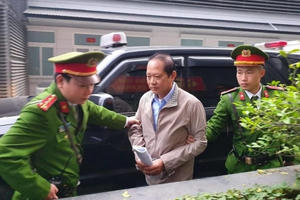 Hai cựu Bộ trưởng Nguyễn Bắc Son, Trương Minh Tuấn đến toà từ sáng sớm