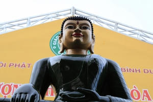 Tượng Phật Ngọc hoà bình thế giới đã được cung nghinh đến Bình Dương