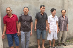 Bắt giữ 5 "lão đại" đang đánh bạc dưới hình thức đánh chắn ở Hưng Yên