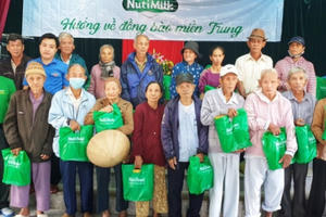 Tiếp sức đồng bào miền Trung sau bão lũ