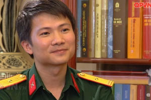 Phía sau ngòi bút