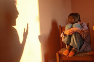 Tát con gái 4 tuổi chấn thương sọ não, tiên lượng nguy kịch