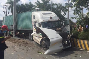 Kinh hoàng: Container tông ô tô 4 chỗ khiến 5 người tử vong ở Tây Ninh
