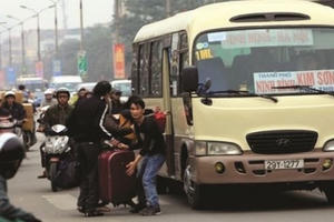 Hà Nội tăng cường xử lý 'xe dù', 'bến cóc'