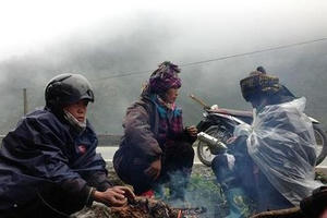 Người dân miền núi phía Bắc ứng phó rét đậm, rét hại Người dân miền núi phía Bắc ứng phó rét đậm, rét hại