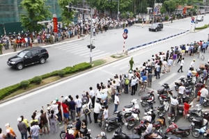 Xem đoàn xe Tổng thống Obama trên đường phố Hà Nội Xem đoàn xe Tổng thống Obama trên đường phố Hà Nội