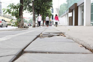 Hà Nội tạm dừng lát đá vỉa hè “bền 70 năm” trên đường Tôn Đức Thắng
