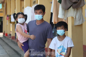 Những em bé không cô đơn trong khu cách ly