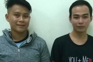 Đi làm thêm, hai nam sinh trộm hàng chục Iphone