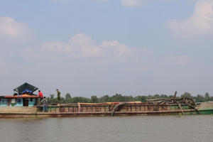 Phá ổ nhóm khai thác cát trái phép quy mô lớn trên sông Cổ Chiên và sông Hàm Luông Vĩnh Long Phá ổ nhóm khai thác cát trái phép quy mô lớn trên sông Cổ Chiên và sông Hàm Luông Vĩnh Long