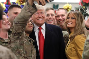 Ông Trump bất ngờ thăm lực lượng quân đội Mỹ tại Iraq