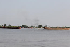 Nhức nhối "cát tặc" lộng hành trên sông Hồng